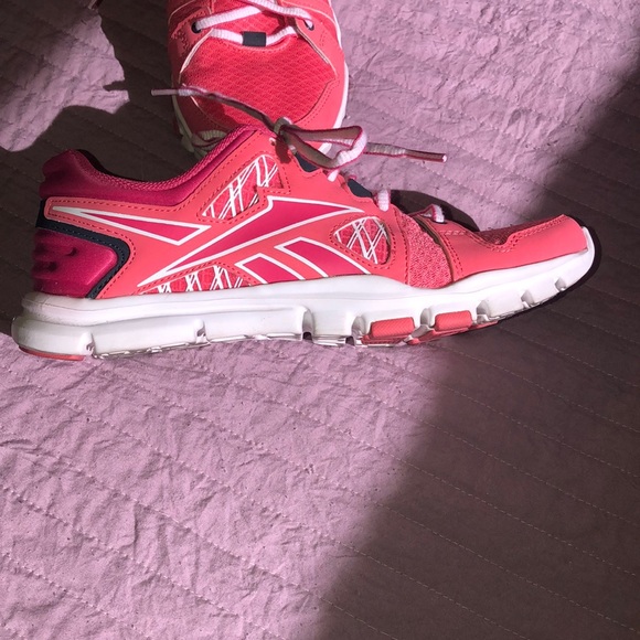 Reebok training shoes pink size 8 - Picture 2 of 5